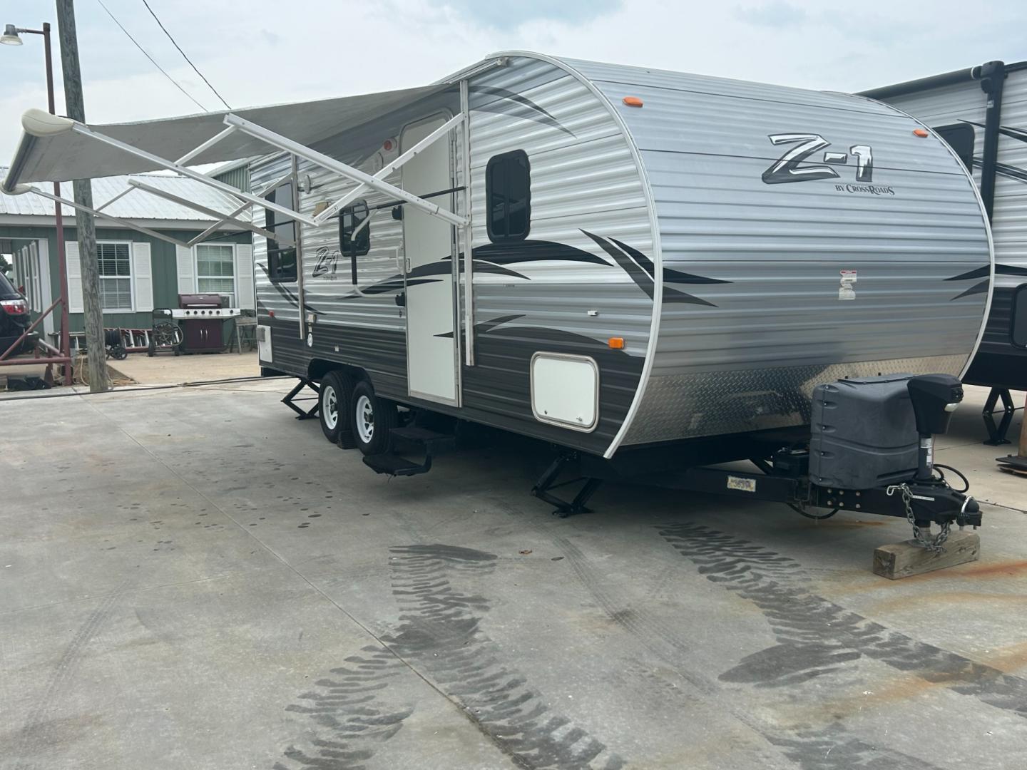 2016 Silver /TAN Crossroads RV Z-1 211RD (4V0TC2120GJ) , located at 17760 Hwy 62, Morris, OK, 74445, 35.609104, -95.877060 - CAMPING SEASON IS HERE! TAKE A LOOK AT OUR 2016 CROSSROADS Z-1. THIS CAMPER IS 25FT. THE OUTSIDE HAS A POWER AWNING, DUAL AXEL, OUTSIDE STORAGE, AND POWER HITCH. IN THE FRONT OF THE CAMPER HAS A QUEEN SIZE BED, AND OVERHEAD STORAGE. IN THE REAR OF THE CAMPER IS A BOOTH STYLE DINETTE THAT DROPS DOWN - Photo#0